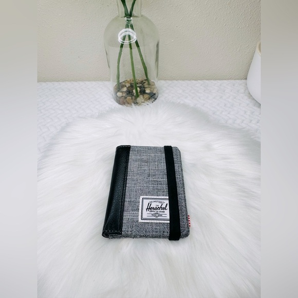 Herschel Supply Co. Gordon Wallet - Picture 11 of 12